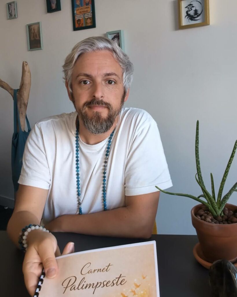 Sylvain Gantier, consultant en bilan de compétences, dans son cabinet à Saint-Michel en Charente